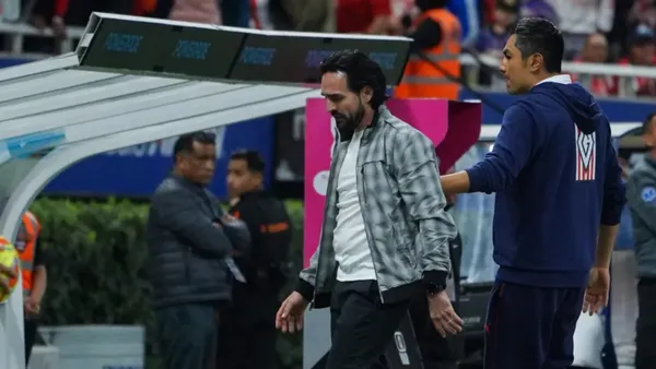 Gerardo Espinoza se fue expulsado a pesar de que él recibió una agresión | Foto: Imago7