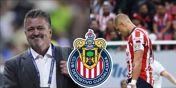Hermosillo y Chicharito con el escudo de Chivas/FOTO: El Universal