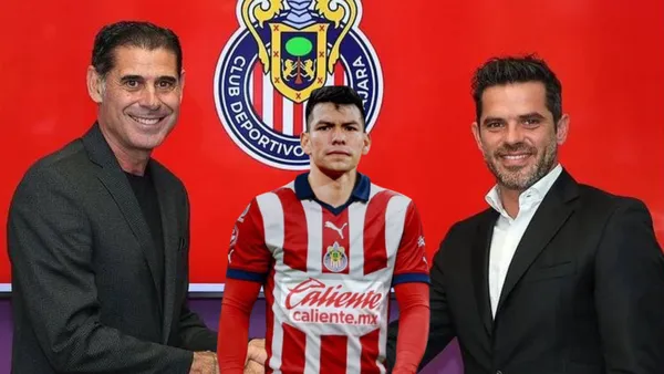 Hierro y Gago dándose la mano y el Chuky con la Chivas