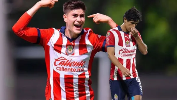 Homriga González festejando y Macías lamentándose