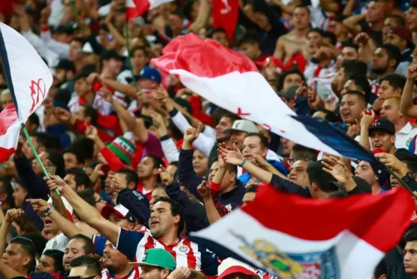 Hubo violencia en el estadio Jalisco durante el partido de vuelta.