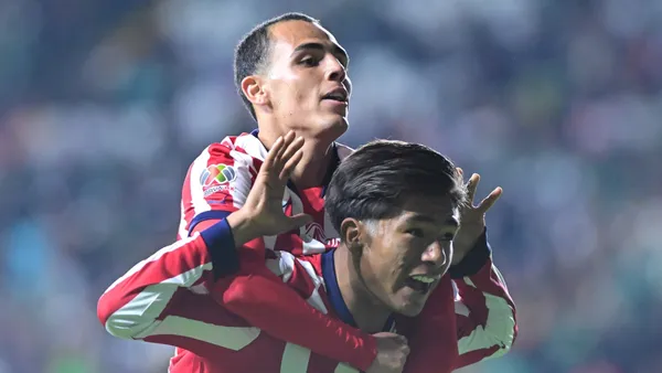 Hugo Camberos y Yael Padilla, de las jóvenes joyas de Chivas | Foto: Mexsport