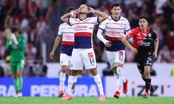 Javier Hernández festeja ante el Atlas de Guadalajara / Antena 2