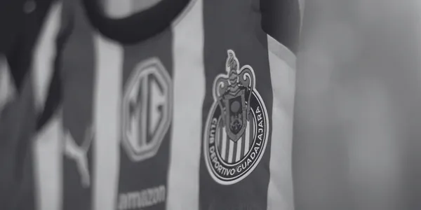 Jersey en vestidor. Foto: Chivas