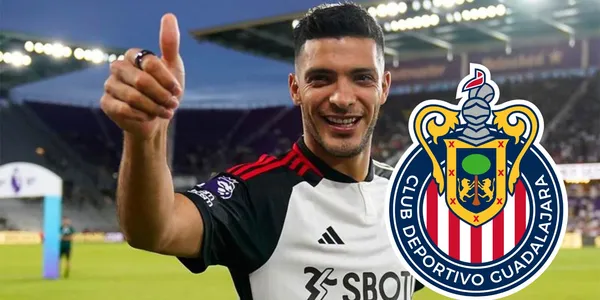 Jiménez con el logo de Chivas/FOTO: Excélsior