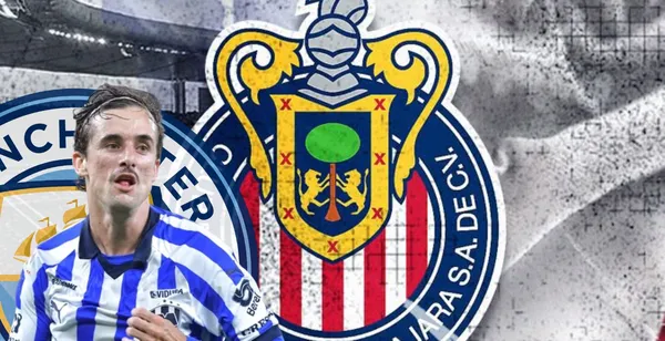 Jordi Cortizo junto al escudo del Manchester City y Chivas / FOTO GETTY IMAGES