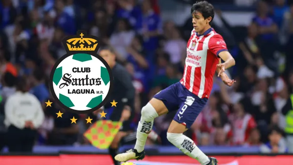 José Juan en partido con Chivas y el escudo de Santos