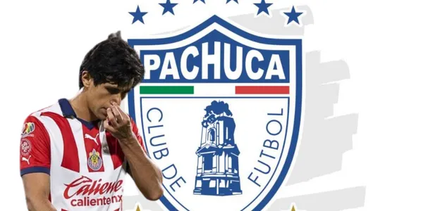 José Juan Macías con el jersey de Chivas junto al escudo del Pachuca / FOTO Mexsport
