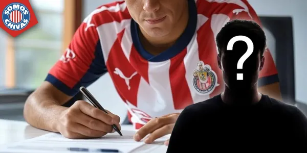 Jugador de Chivas firmando contrato (Fuente: GROK)
