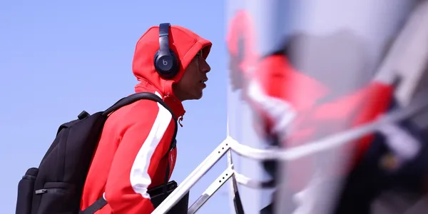 Jugador en viaje. Foto: Chivas