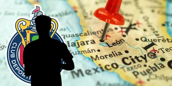 Jugador incógnito de Chivas junto al escudo de Chivas / FOTO FÚTBOL TOTAL