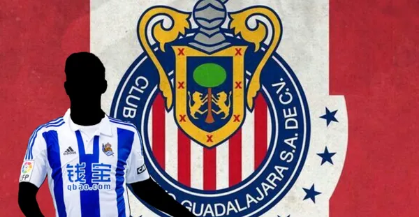 Jugador incógnito de la Real Sociedad junto al escudo de Chivas / FOTO GETTY IMAGES