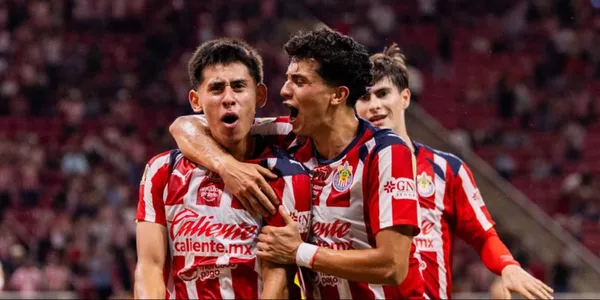 Jugadores celebrando. Foto: Chivas