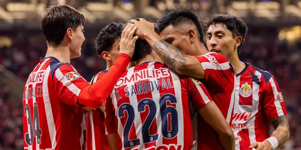 Jugadores celebrando. Foto: Chivas