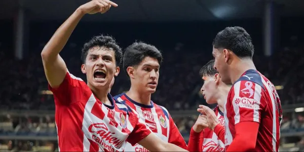 Jugadores celebrando. Foto: Chivas