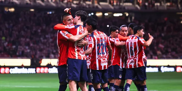 Jugadores celebrando. Foto: Chivas