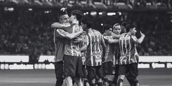 Jugadores celebrando. Foto: Chivas