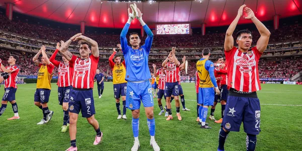 Jugadores celebrando. Foto: Chivas