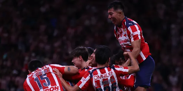Jugadores celebrando. Foto: Chivas