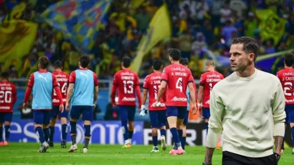 Jugadores de Chivas cabizbajos y Gago