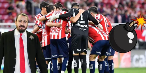 Jugadores de Chivas con Amaury y un bombazo/FOTO: X Chivas