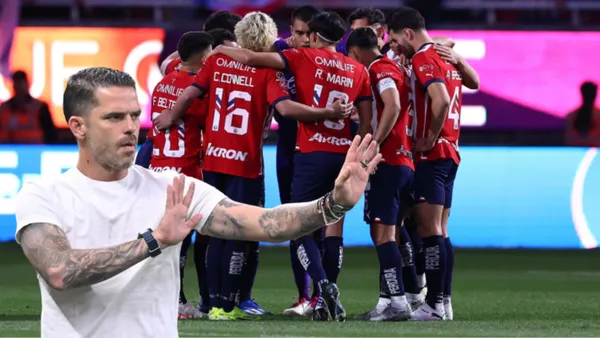 Jugadores de Chivas con Gago