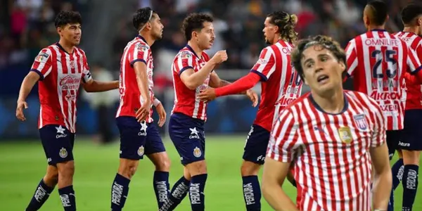 Jugadores de Chivas con Wilke/FOTO: Rebaño Pasión