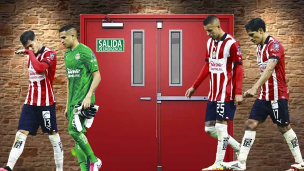 Jugadores de Chivas en la puerta de salida