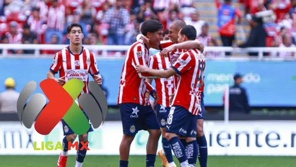Jugadores de Chivas (Foto tomada de: MexSport/Wikipedia)