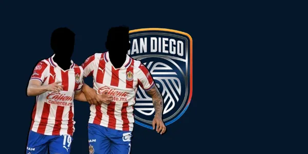Jugadores de Chivas junto al escudo de San Diego FC / FOTO Facebook