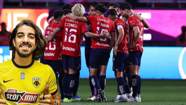 Jugadores de Chivas reunidos y Pizarro