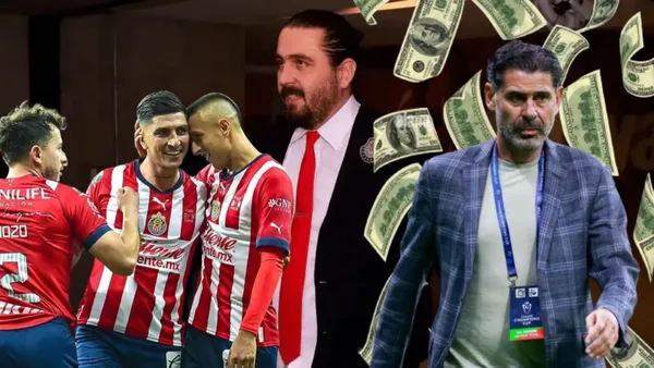 Jugadores de Chivas se abrazan Amaury y Hierro junto a dólares cayendo