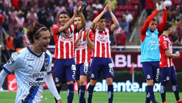 Jugadores de Chivas y Cortizo con Rayados