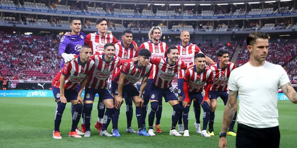 Jugadores de Chivas y Gago/FOTO: X Chivas