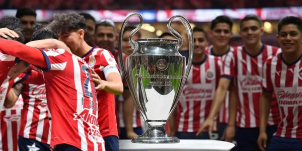 Jugadores de Chivas y la UEFA Champions League (Fuente: MEXSPORT / GROK)