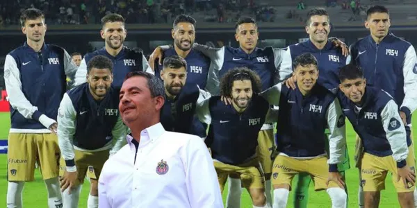 Jugadores de Punas con el profe Ortega/FOTO: JuanFutbol