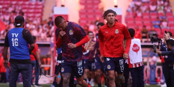 Jugadores en partido. Foto: Chivas