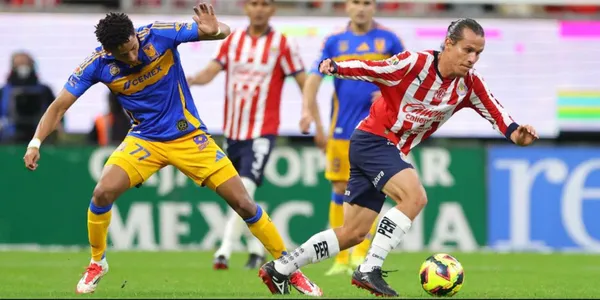 Jugadores en partido. Foto: Chivas