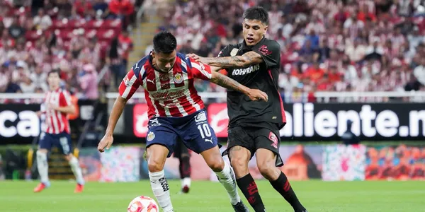 Jugadores en partido. Foto: Chivas