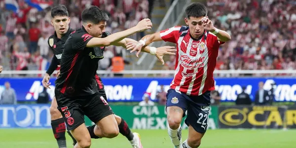 Jugadores en partido. Foto: Chivas