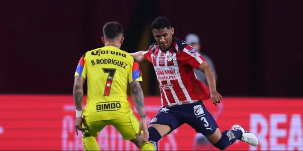 Jugadores en partido. Foto: Chivas