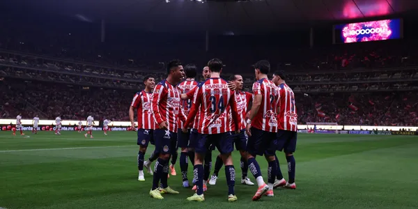 Jugadores festejando. Foto: Chivas
