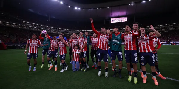 Jugadores festejando. Foto: Chivas