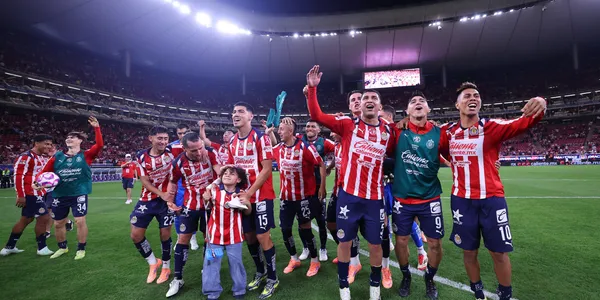 Jugadores festejando. Foto: Chivas