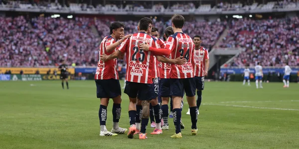 Jugadores festejando. Foto: Chivas