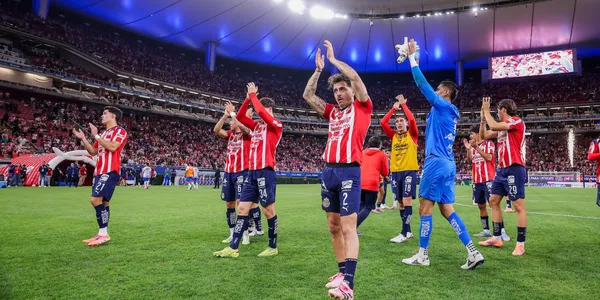 Jugadores festejando. Foto: Chivas