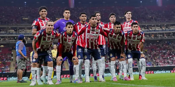 Jugadores previo a partido. Foto: Chivas