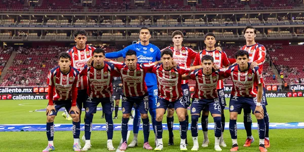 Jugadores previo a partido. Foto: Chivas