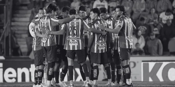 Jugadores previo a partido. Foto: Chivas
