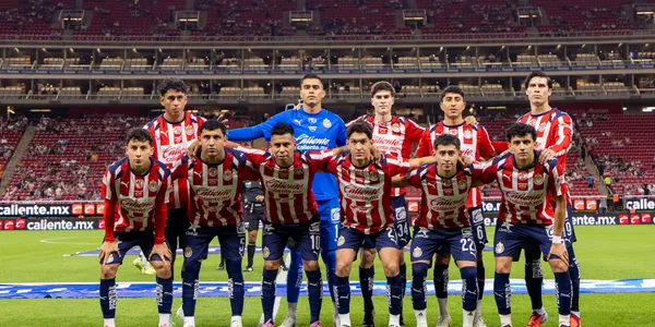Jugadores previo a partido. Foto: Chivas